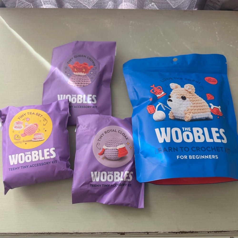 Woobles corgi Feelin like royal tea crochet kit